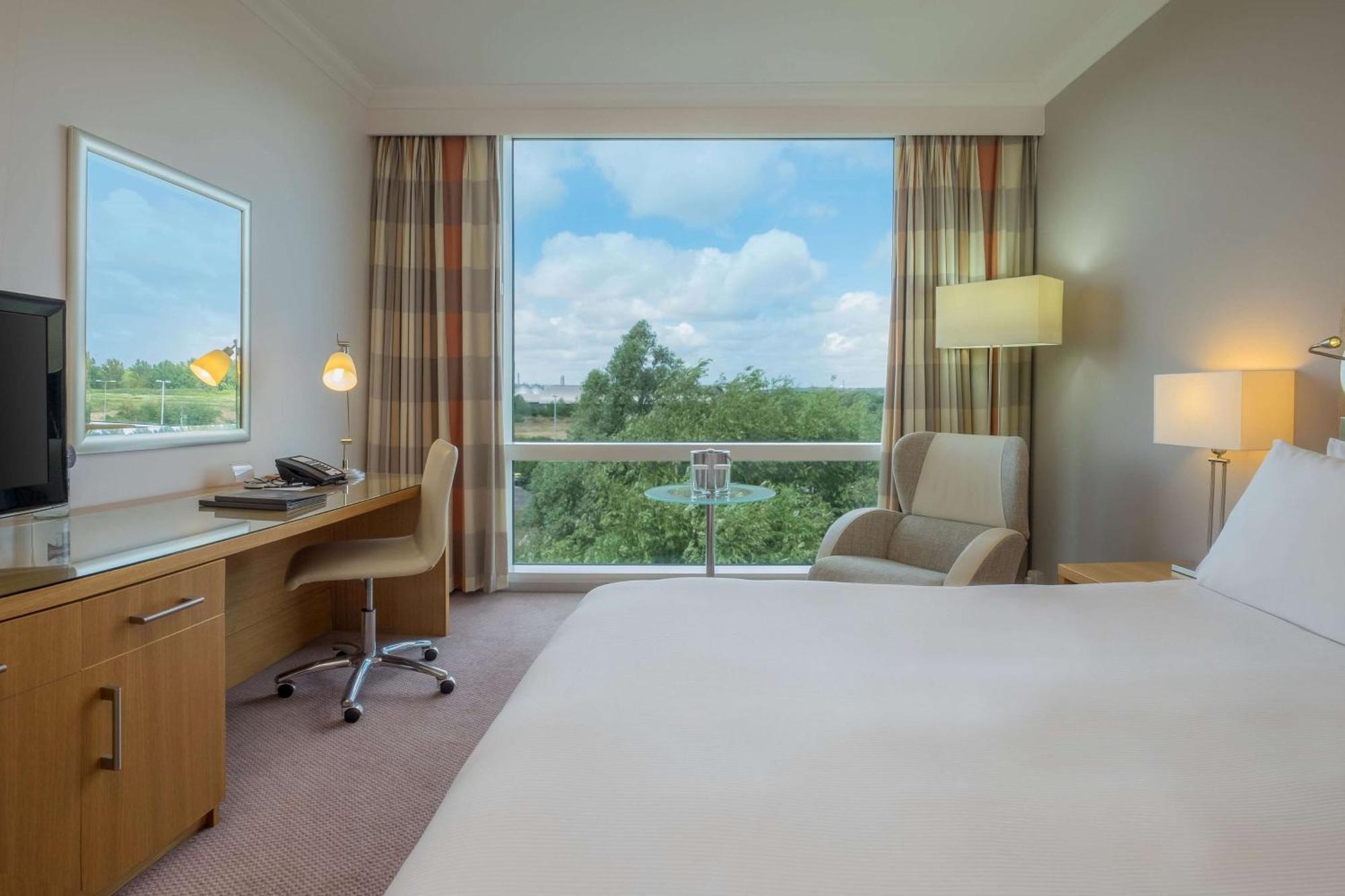 Hilton Reading Hotel Екстериор снимка